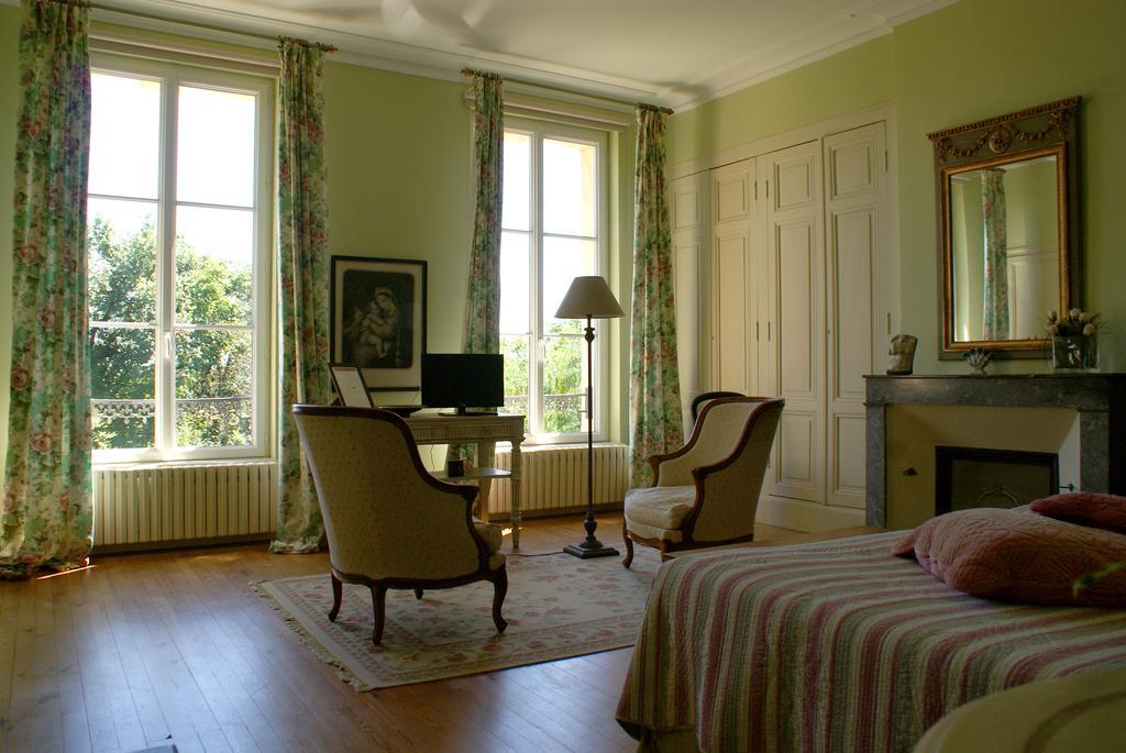 Château de Grenier Acomodação com café da manhã Saint-Léger Quarto foto